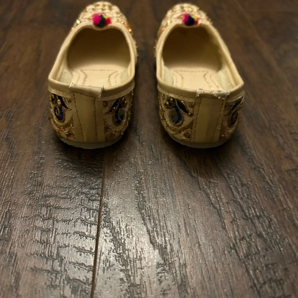 Punjabi jutti North India Pakistan handcrafted leather intricate embellishments